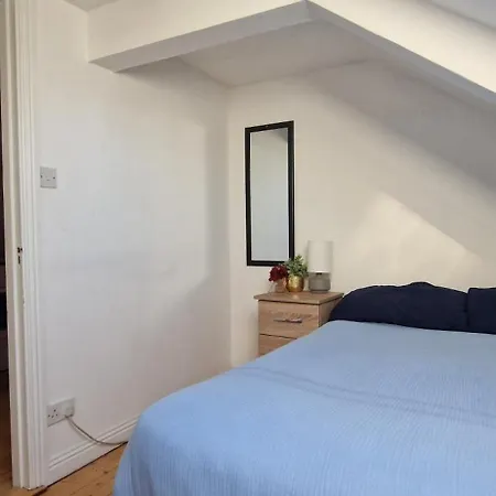 Spacious Riverside 2bd Mid - Above Bar&venue Daire